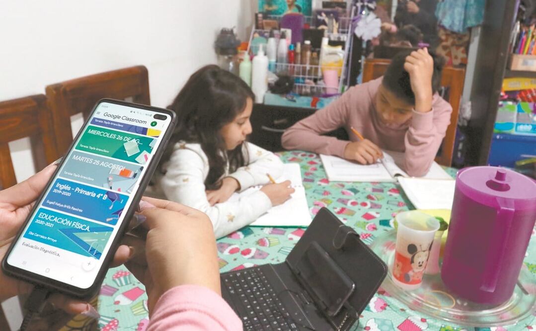 55.7% de alumnos de educación superior usó la computadora para tomar clases. Foto: ARCHIVO EL UNIVERSAL