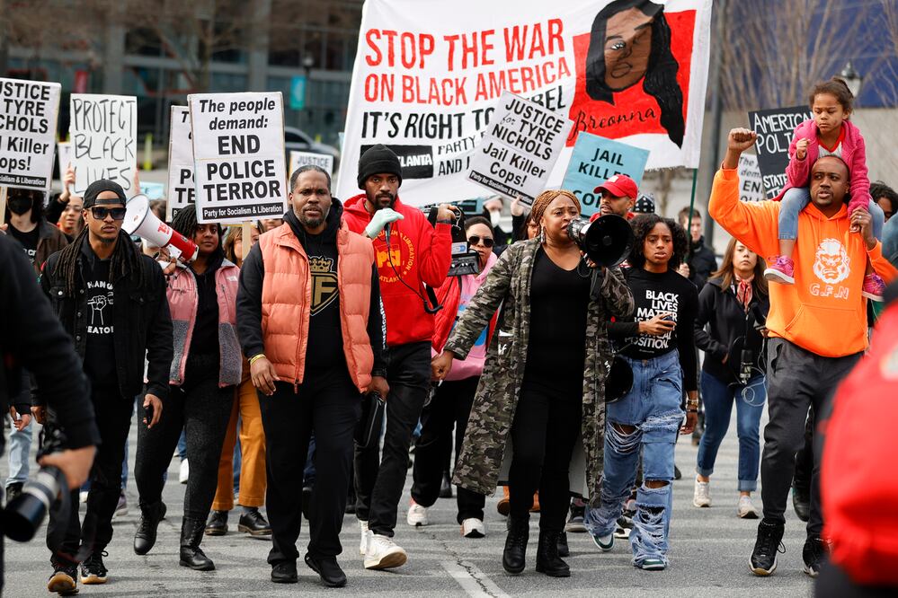 Asistentes a una manifestación, en Atlanta, por la muerte de Tyre Nichols. Foto: AP