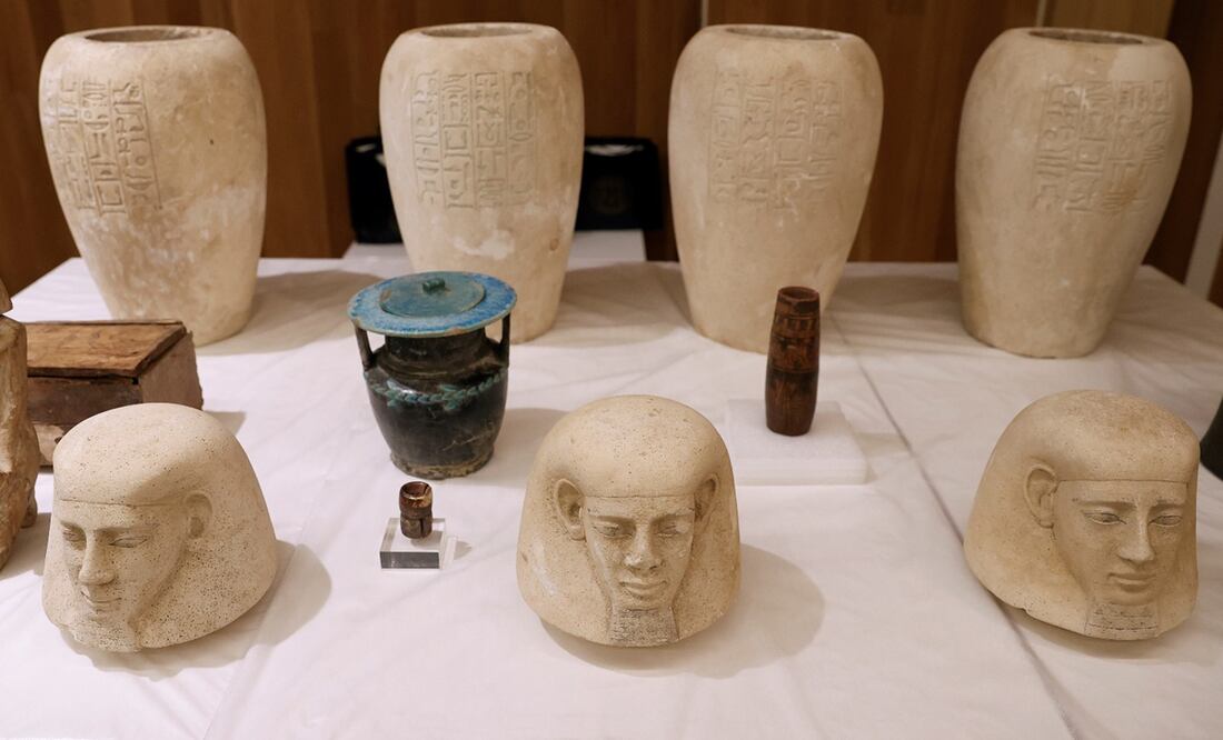 36 piezas arqueológicas que habían sido expoliadas de yacimientos egipcios. Foto: EFE/ J.J.Guillen