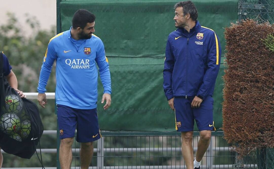 Arda Turán con el entrenador Luis Enrique. Foto: EFE