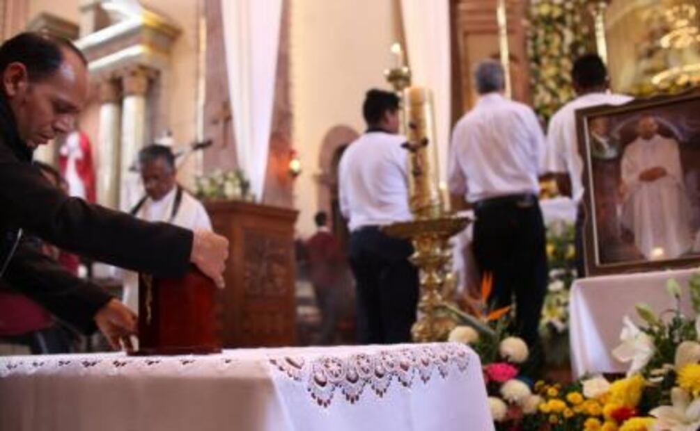 Ofician misa por padre asesinado en Michoacán