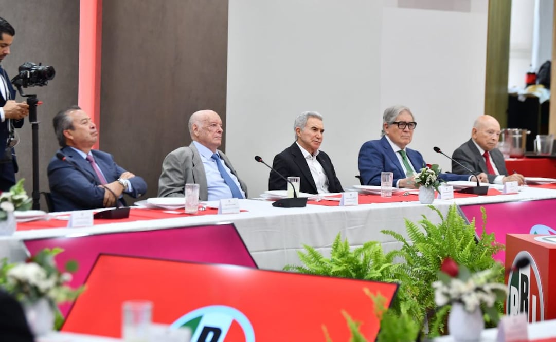 Alito Moreno se reúne con 15 exgobernadores (27/04/2026). Foto: Especial