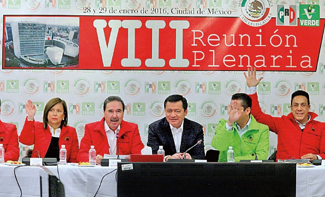 Cristina Díaz Salazar, senadora; Emilio Gamboa Patrón, líder de la bancada del PRI en la Cámara Alta; Miguel Ángel Osorio Chong, Segob; Carlos Alberto Puente, coordinador de los senadores del PVEM, y Omar Fayad Meneses, senador por Hidalgo (LUCÍA GODÍNEZ)