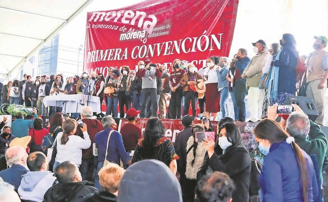 La militancia de Morena exhortó a los correligionarios a respetar prin- cipios y estatutos del partido y no que una cúpula decida por todos. Foto: Especial
