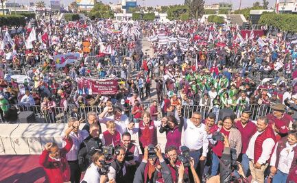Arropan alcaldes y dirigentes a Delfina en Neza
