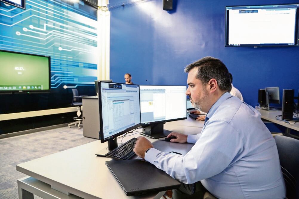 La industria de telecomunicaciones pide que las empresas puedan deducir impuestos a cambio de inversiones sociales en zonas de interés del gobierno. Foto: ARCHIVO EL UNIVERSAL