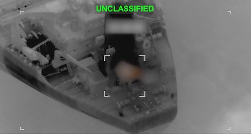 EU "deshabilita" nuevo buque petrolero; se dirigía a Irán tras violar bloqueo naval