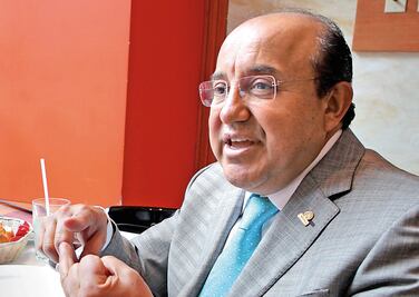 Suben precios por alza del dólar