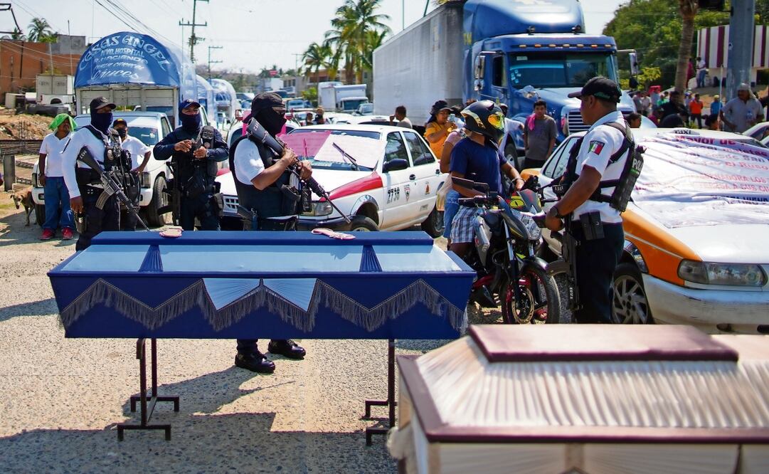 Taxistas se manifestaron el miércoles pasado contra la inseguridad en Acapulco. Foto: David Guzmán / EFE