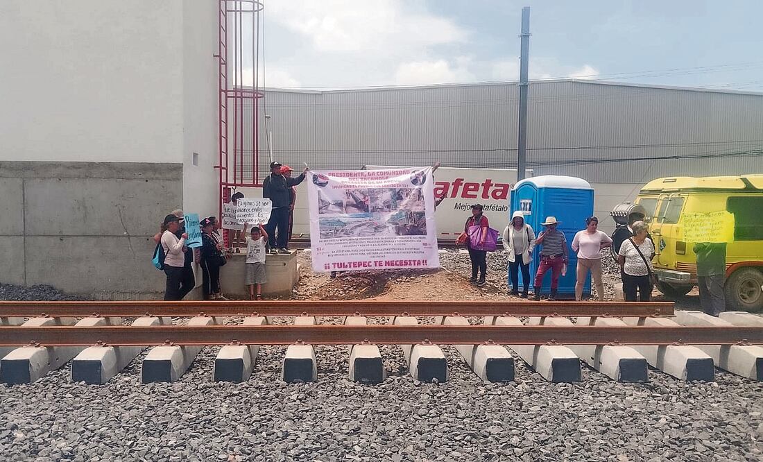 Los pobladores se dividieron en tres frentes para evitar que los trabajadores de la obra continuaran con su labor. Foto Especial