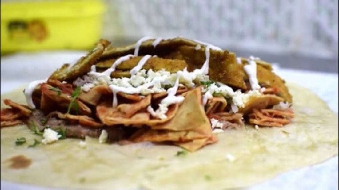 Burraquil, los burritos de chilaquiles de la CDMX