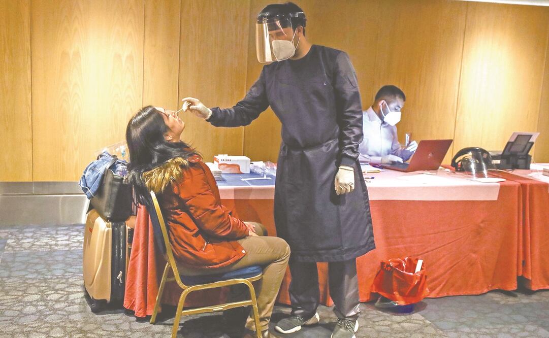 Extranjeros y locales deberán realizarse pruebas y guardar cuarentena obligatoria para entrar al territorio argentino. Foto: ARCHIIVO EL UNIVERSAL