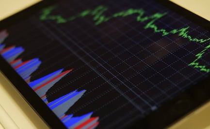 Peso y mercados accionarios en México y EU arrancan la semana con ganancias