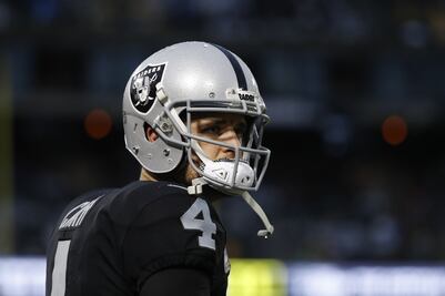 Raiders derrota a los Broncos en la semana 12 de la NFL