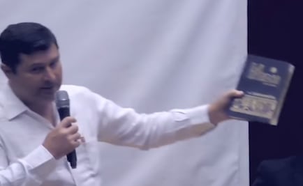 Alcalde cita versículos de la Biblia en evento
