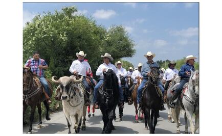 Arma "El Bronco" cabalgata en Montemorelos, Nuevo León