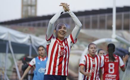 Chivas vence a Querétaro, en el regreso de la afición tras un año de ausencia