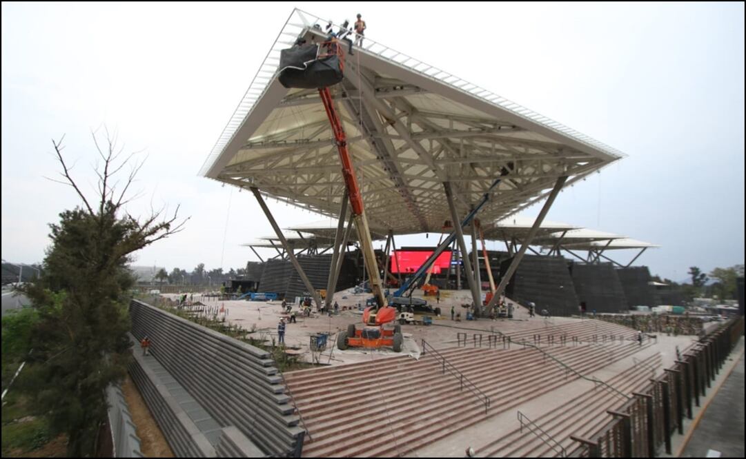Una cuadrilla de aproximadamente 500 trabajadores detallan el estadio. Foto: Carlos Mejía/ EL UNIVERSAL