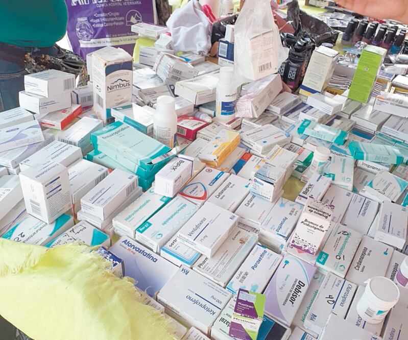 La principal forma de vender los medicamentos robados son los tianguis, pero ante la pandemia y larestricción para que operen, ahora se ofrecen entregas en estaciones del Metro y por internet. ARCHIVO EL UNIVERSAL