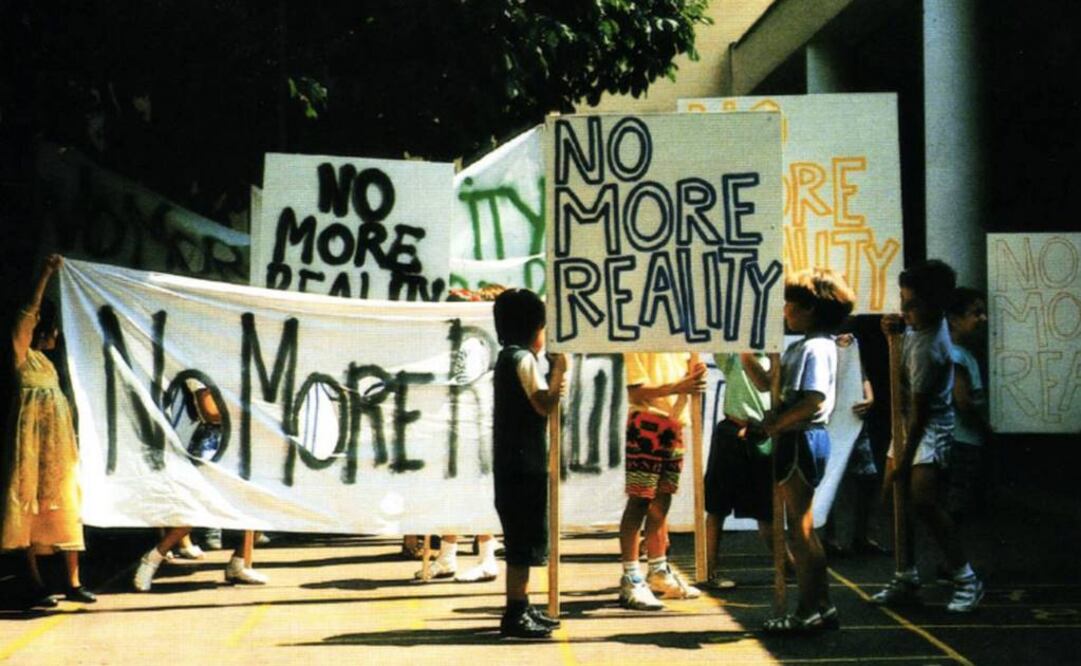 El poder, la democracia y los movimientos ciudadanos serán abordados mediante obras multidisciplinares. (FOTO: Philippe Parreno, "No More Reality, la manifestation", 1991)
