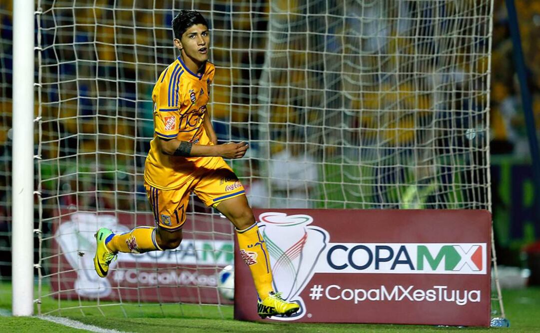 Alan Pulido ya está en Grecia en busca de continuar jugando con el conjunto del Levadiakos. FOTO: Archivo /El UNIVERSAL