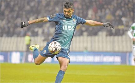 'Tecatito' Corona, una debilidad del Sevilla