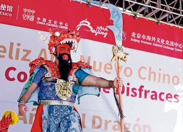 Dragones y samurais dan inicio a festejos por Año Nuevo Chino