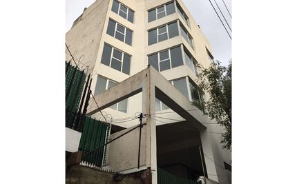 Demuelen pisos excedentes en edificio de Coyoacán