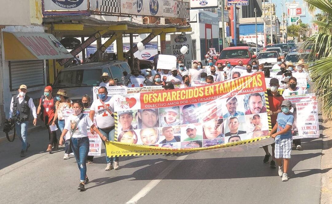 La marcha partió del bulevar Morelos hacia la plaza Principal, en el centro de Reynosa. Los manifestantes exigieron la intervención del gobierno federal. Fotos: Sandra Tovar/ El Universal.