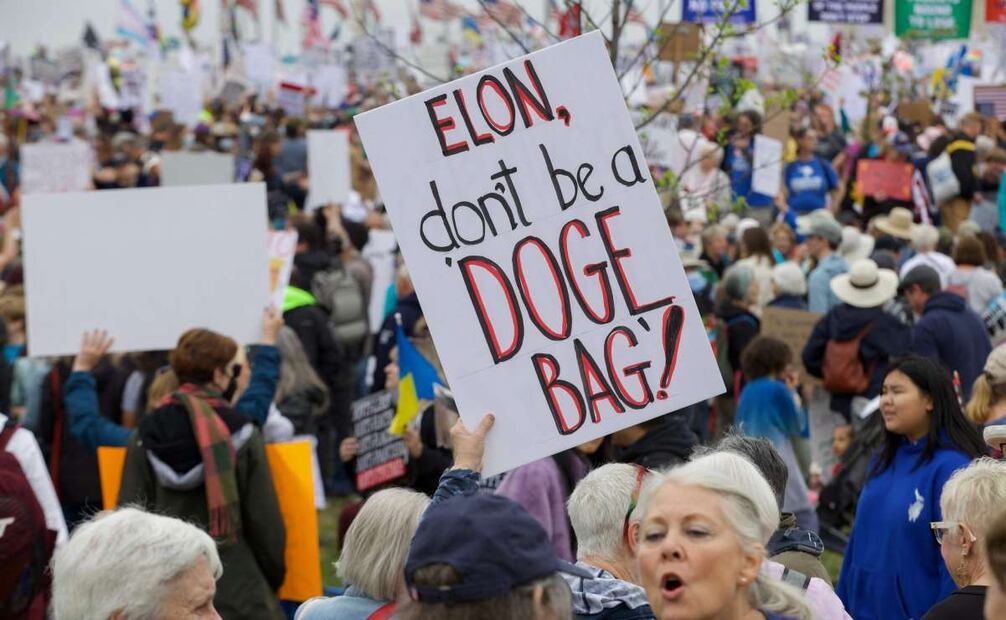 Musk, asesor de Trump y propietario de Tesla, SpaceX y la red social X, ha desempeñado un papel clave en la reducción del gobierno como jefe del recién creado Departamento de Eficiencia Gubernamental. Foto: AFP