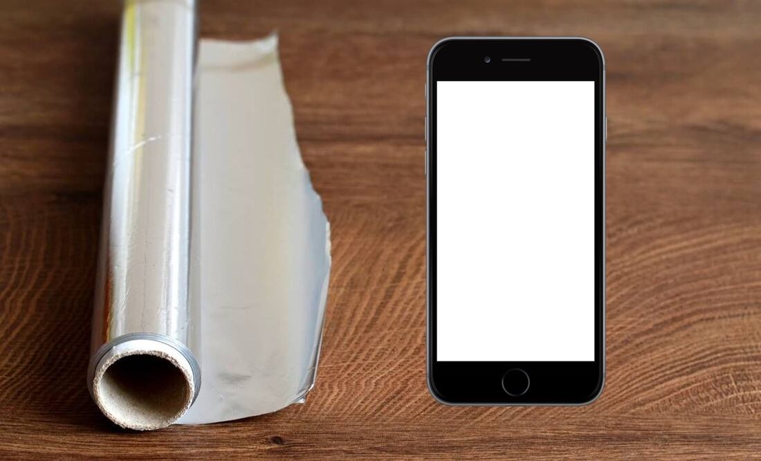 Envolver el celular en papel aluminio. Foto: Freepik