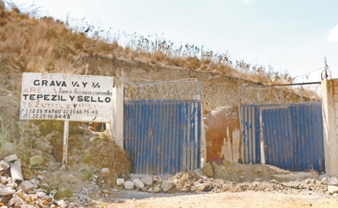 En la esquina de las callles Fresno y Azteca hay un zaguán y un letrero en el que se ofrece la venta de “grava”, sitio donde el INAH encontró vestigios en Amalucan, Puebla. Foto: Omar Contreras. El Universal