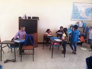 Escuelas fueron vigiladas por policías y militares