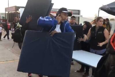 Reciben a caravana migrantes en Querétaro; pasarán ahí la noche