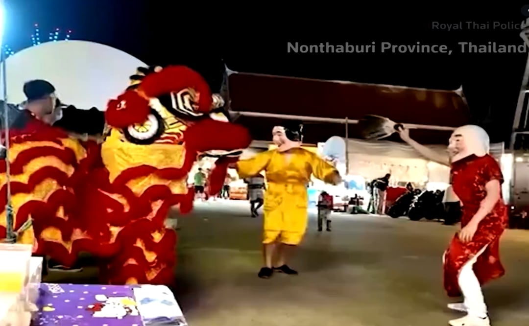 Aunque el Año Nuevo Lunar no es un feriado oficial en Tailandia, las celebraciones son habituales y la danza del león suele formar parte de ellas, lo que proporcionó la cobertura perfecta para el operativo. Foto: Tomada de Video