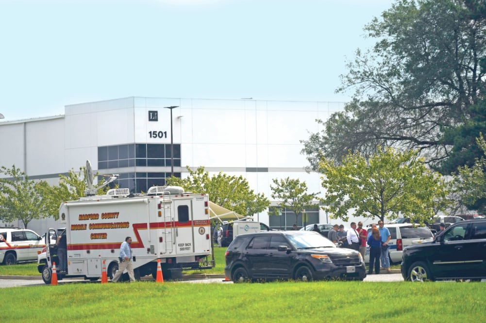 La policía acordonó ayer los alrededores del centro de distribución de la cadena de farmacias Rite Aid, en Aberdeen, Maryland, donde se registró un tiroteo. Foto: AFP