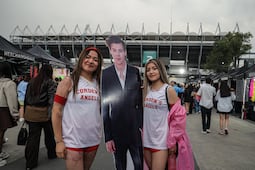 “Traen truco”: Fans de Harry Styles advierten por 'freebies' con supuesta droga en conciertos de México