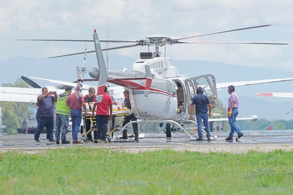 El candidato a edil de San Pedro Pochutla, Raymundo Carmona, fue atacado, junto con integrantes de su planilla, por personas armadas (EDWIN HERNÁNDEZ. EL UNIVERSAL)
