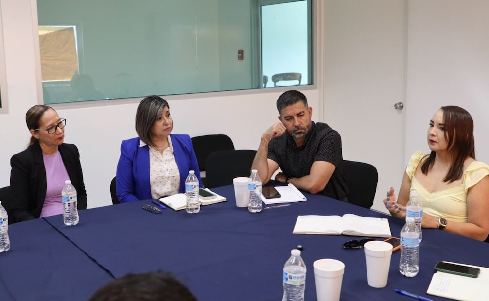 Al celebrar en la ciudad de Mazatlán una reunión de trabajo con la vice fiscalía de la Región Sur dijo que se revisa los avances en la integración de las carpetas de investigación.
(10/09/26)
Foto: Especial.