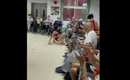 Con strippers, cuidadores buscan levantar ánimos a ancianos de residencia en Vietnam