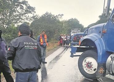 Van 8 muertos por el choque de combi y camión