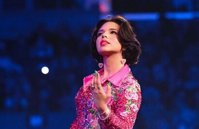 Ángela Aguilar hipnotiza a sus fans con escote en la espalda