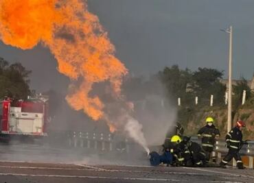 Vuelca pipa en la México-Puebla, cierran autopista en ambos sentidos; consulta las rutas alternas