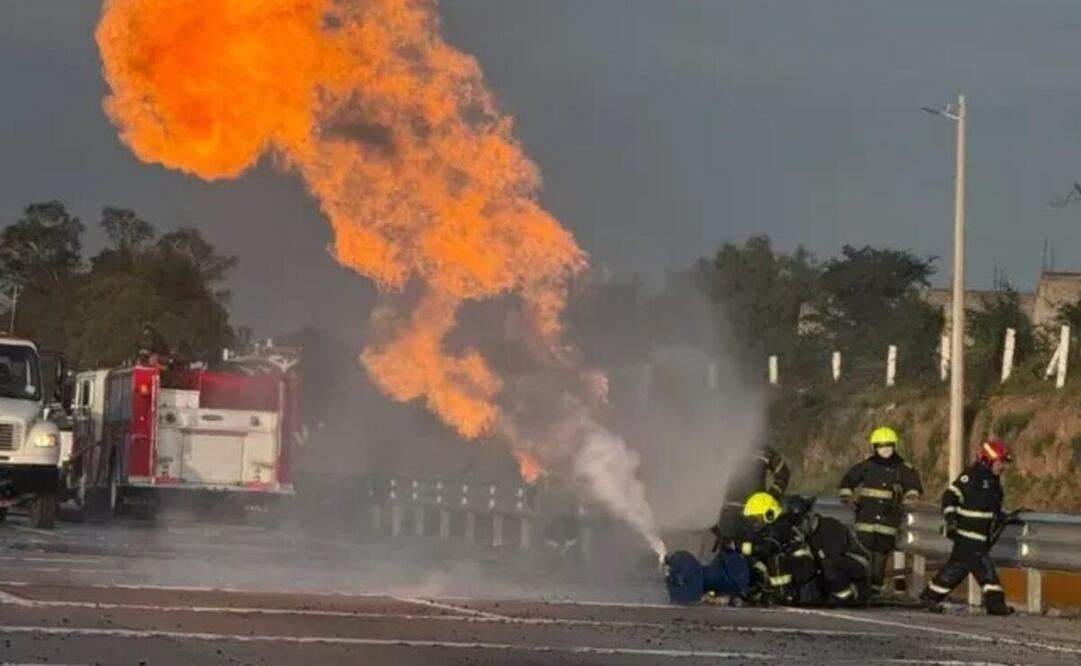 Vuelca pipa en la México-Puebla, cierran autopista en ambos sentidos. Aquí te decimos las rutas alternas. Foto: N+