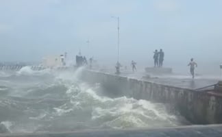 Vientos de 120 km generan 152 incidencias en el puerto de Veracruz; playas se mantienen cerradas 