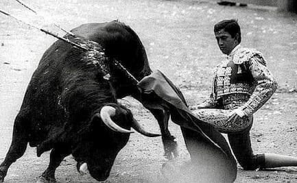 El Niño de la Capea celebra sus cincuenta años de alternativa, triunfando