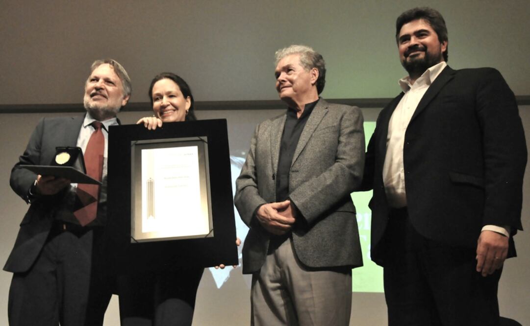 El músico Gerardo Tamez; Lidia Camacho, directora general del INBA; el compositor Arturo Márquez, y José Julio Díaz Infante, titular de la Coordinación Nacional de Música y Ópera. Foto: Cortesía Secretaría de Cultura