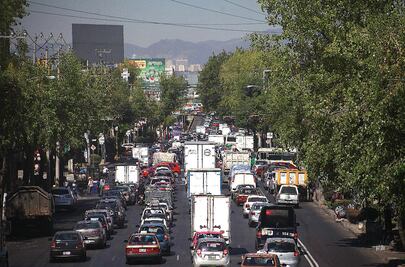 Este martes 26 de febrero no circulan autos con engomado rosa