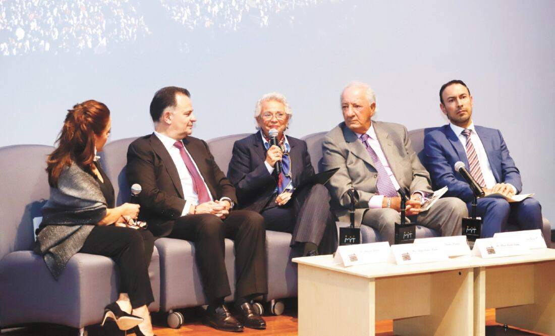 Fernanda Familiar, Ulrich Richter Morales, Olga Sánchez Cordero, Marcos Fastlicht y Maximiliano García, en la presentación del libro El Ciudadano Republicano y la Cuarta Transformacion. Foto: BERENICE FREGOSO. EL UNIVERSAL