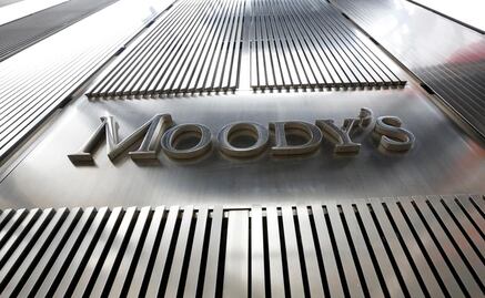 Calificación de México, con mayores riesgos a la baja: Moody's